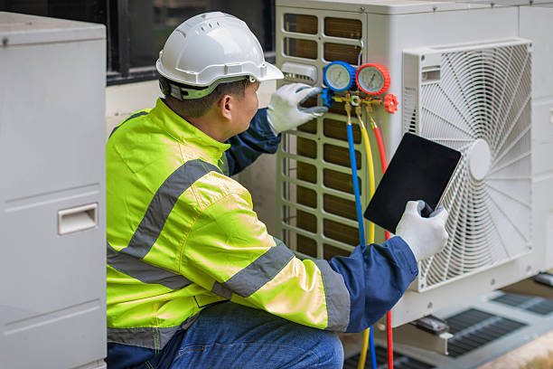 Professional Hvac technician working in Paris, TX